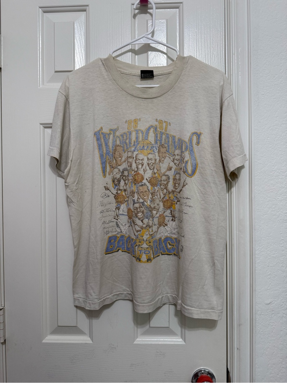 Vintage 1997 NBA Los Angeles Lakers World Champions Back to Back T-shirt